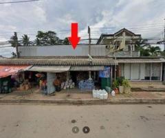 ขายที่ดินพร้อมสิ่งปลูกสร้างติดถนน ทำเลดี